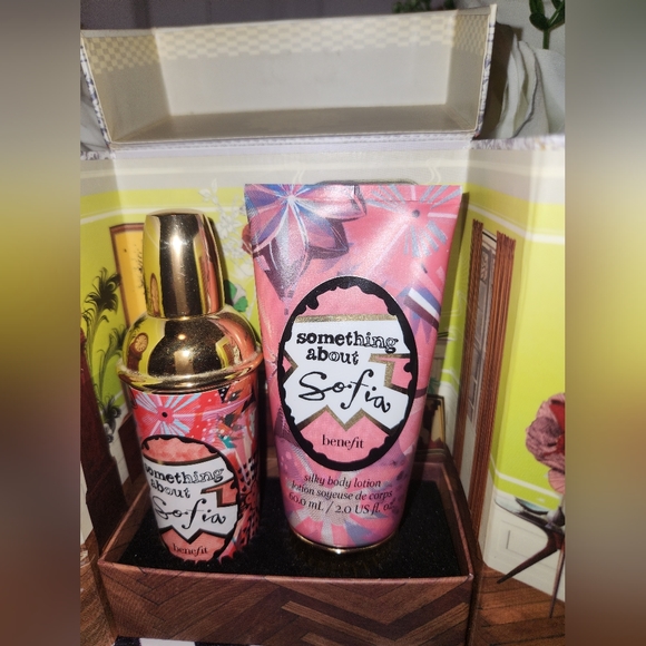 Something About Sofia by Benefit EDT / Eau De Toilette Gift Set; 30ml /1.0 fl.oz - Picture 3 of 13